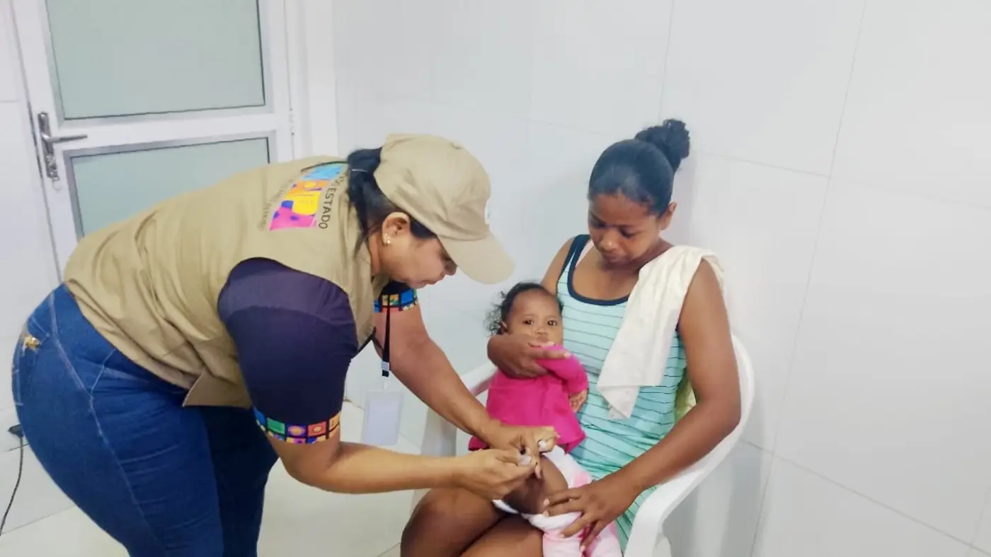Com a ação, Geisiane Barbosa de Souza, 25 anos, mantém a imunização em dia e atualiza também as vacinas da filha