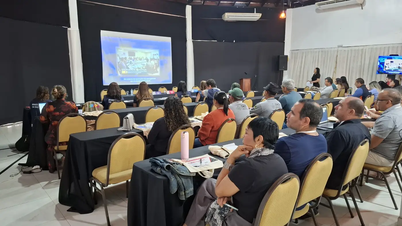 Setenta profissionais participam do simulado, fortalecendo a troca de experiências e a integração entre as equipes envolvidas na resposta a emergências em saúde pública