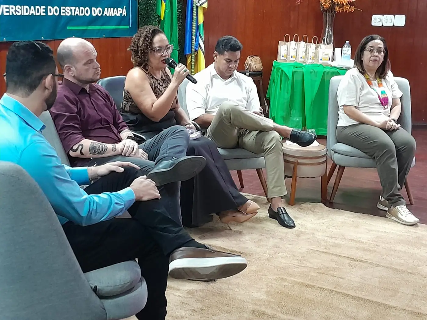 Mesa de abertura contou com Santiago Chaves e Cláudia Chelala, (Unifap), além do vice-governador Antonio Teles Jr.