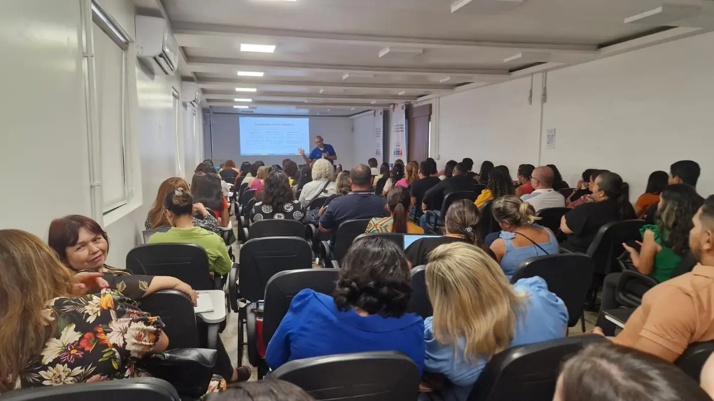 Coordenadores pedagógicos são orientados sobre a nova metodologia de avaliação que será aplicada a partir de 2026