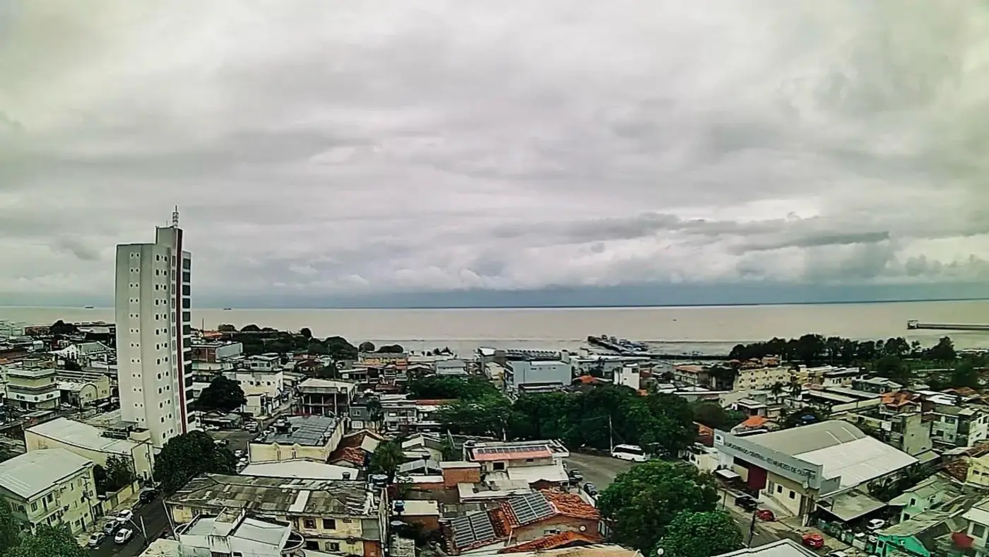 No Amapá o dia 24 amanhecerá com céu apresentando muitas nuvens em grande parte do estado, no decorrer do dia, deverá permanecer com esta configuração