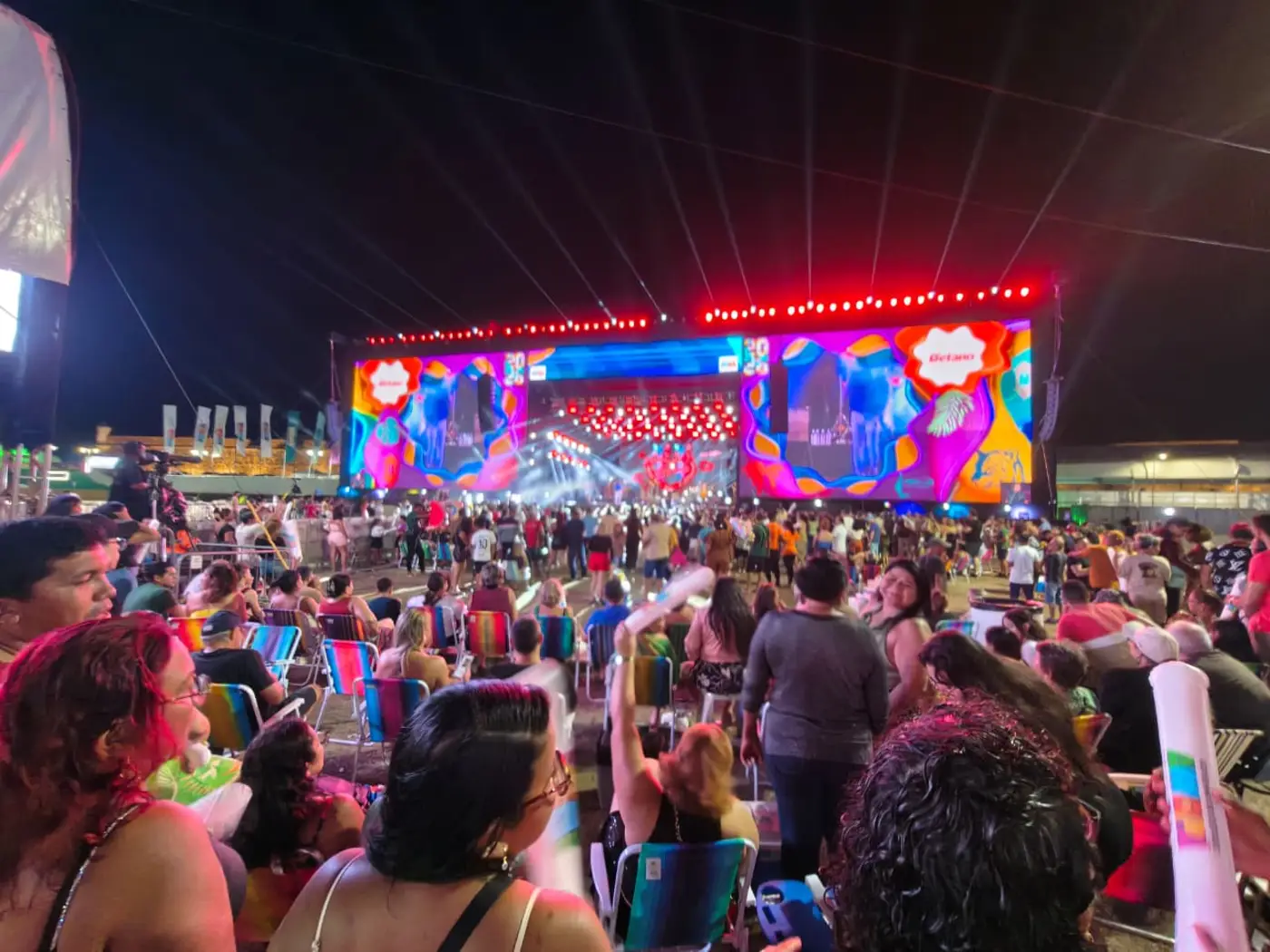 Dos mais jovens aos mais idosos, o público chegou cedo para curtir a Noite Sertaneja