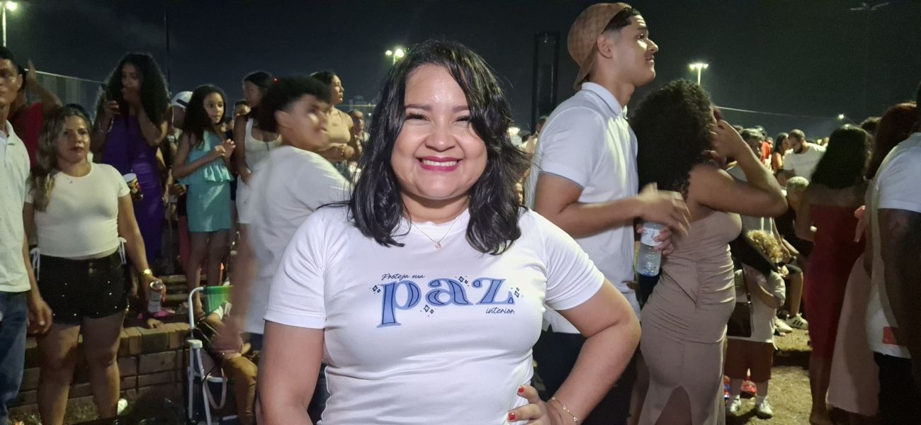 Professora Francine Viana escolheu branco e a palavra 'paz' para celebrar no Réveillon do Amapá