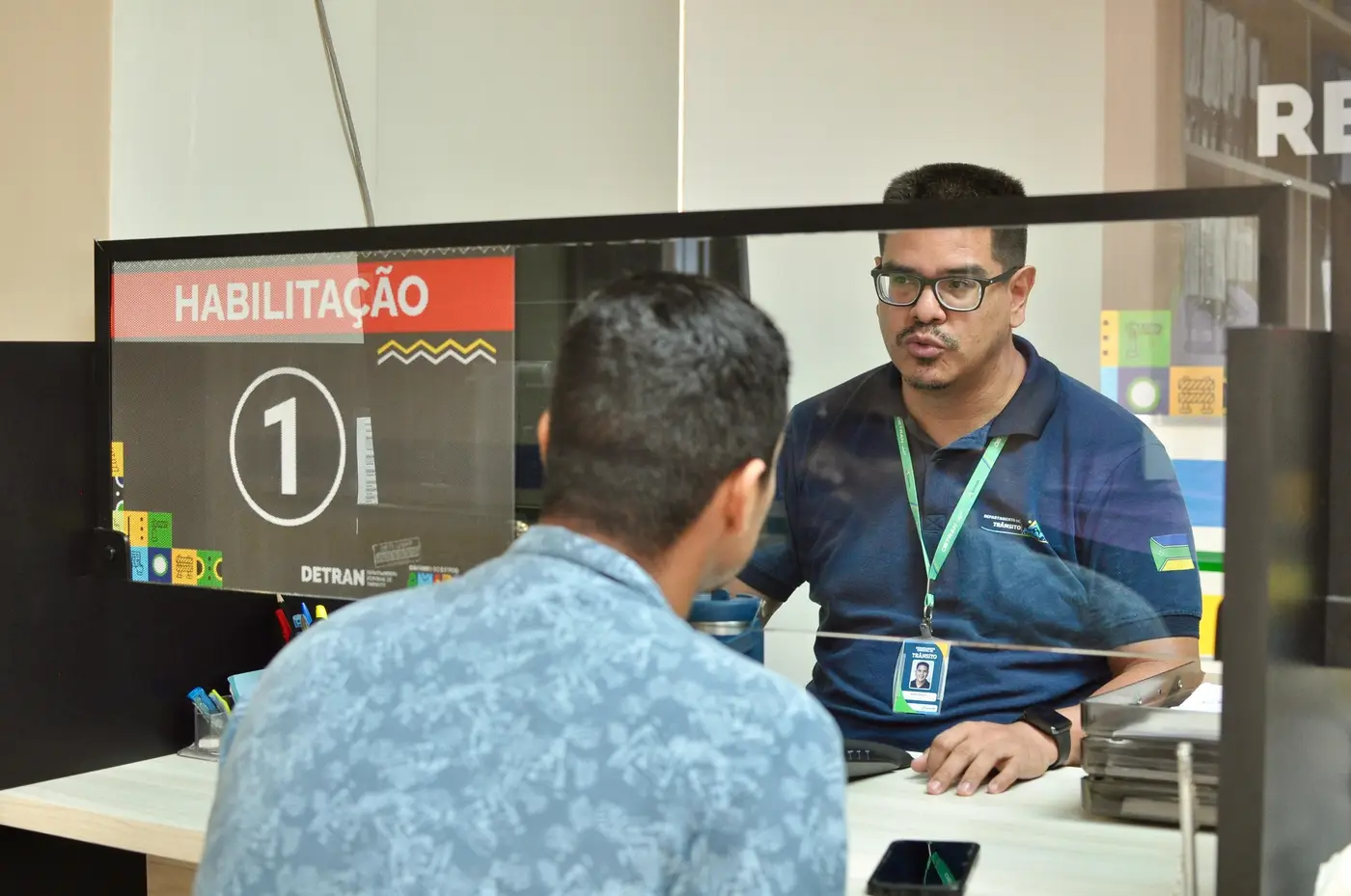 A medida tem como objetivo garantir o acesso ao programa e auxiliar aqueles que ainda não conseguiram concluir a inscrição pela internet