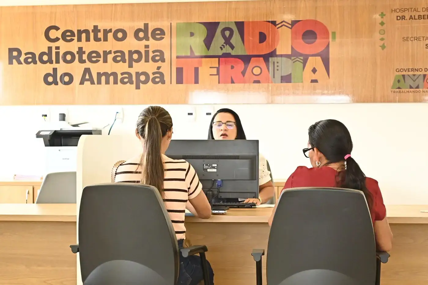 O agendamento da primeira consulta é feito pela Unacon, via Regulação Estadual, não havendo necessidade do paciente ir até o Centro de Radiotrapia