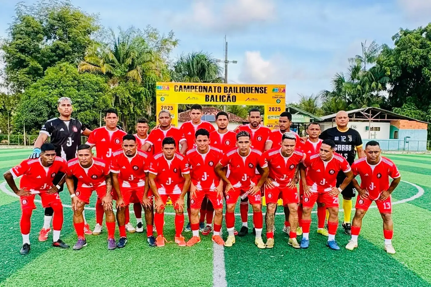 Equipe do Juventus, bicampeã consecutiva do torneio bailiquense de futebol
