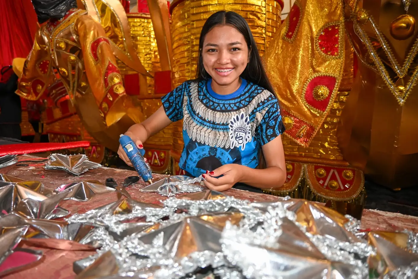 Yasmin Silva, de 21 anos, chegou ao estado há dois meses para trabalhar nas alegorias da Boêmios do Laguinho