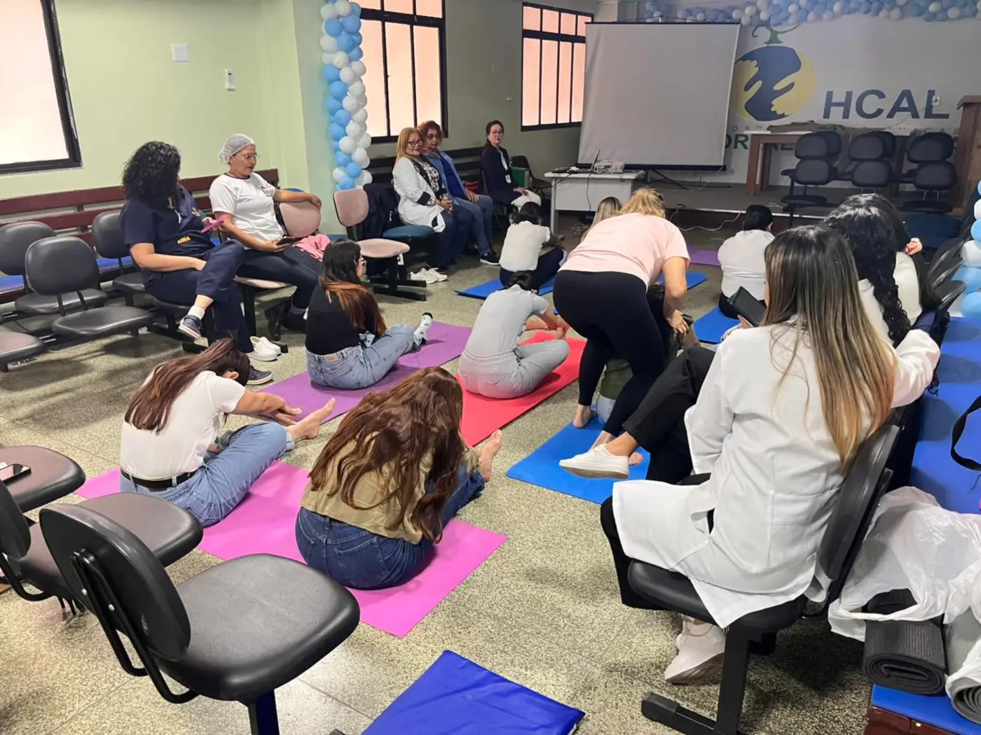 Sessões de yoga foram ofertadas aos servidores