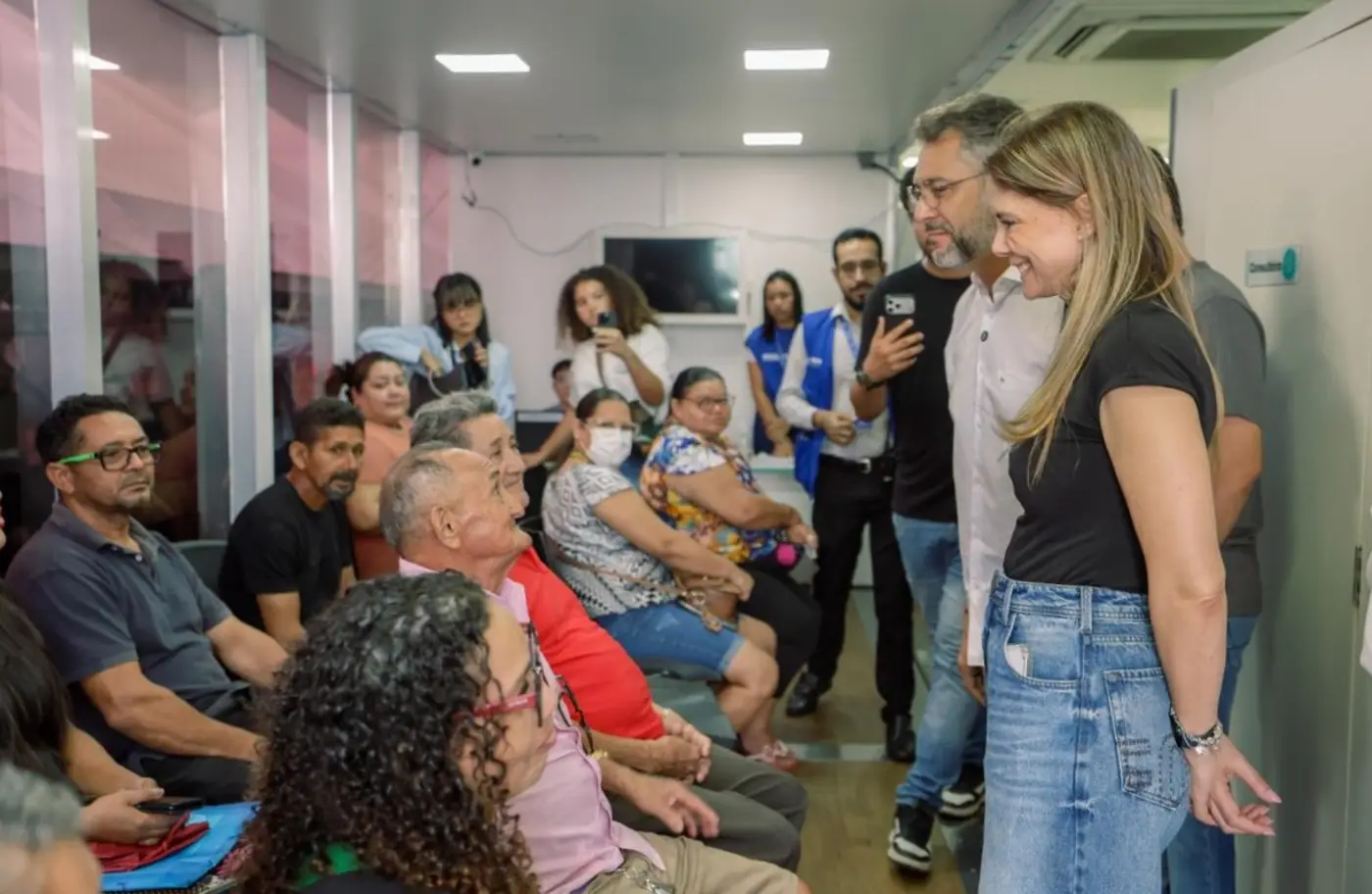 Governador Clécio Luís e primeira-dama Priscilla Flores acompanharam os atendimentos gratuitos ofertados pela Carreta Delas, na Zona Sul de Macapá