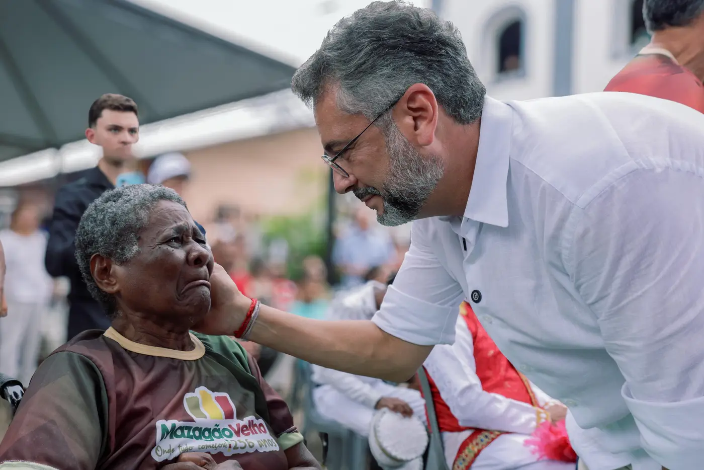 Ao lado das lideranças locais, Clécio Luís reafirma, com presença e sensibilidade, o compromisso com a valorização da cultura e das tradições do Amapá
