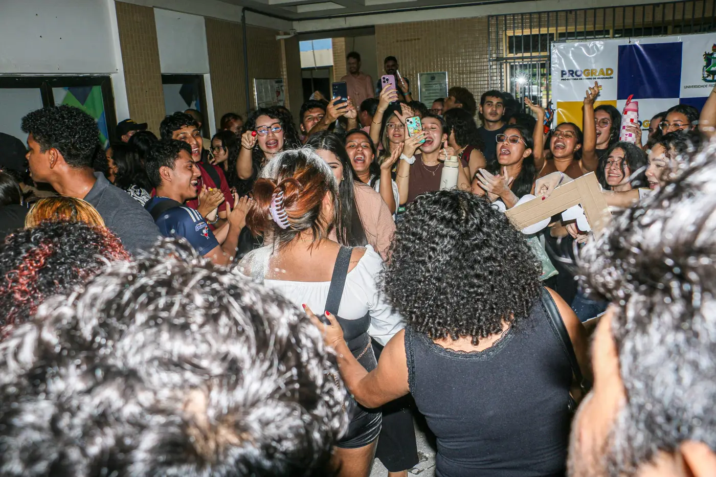 Estudantes acompanharam e comeram a conquista da tão sonhada vaga na Universidade Federal