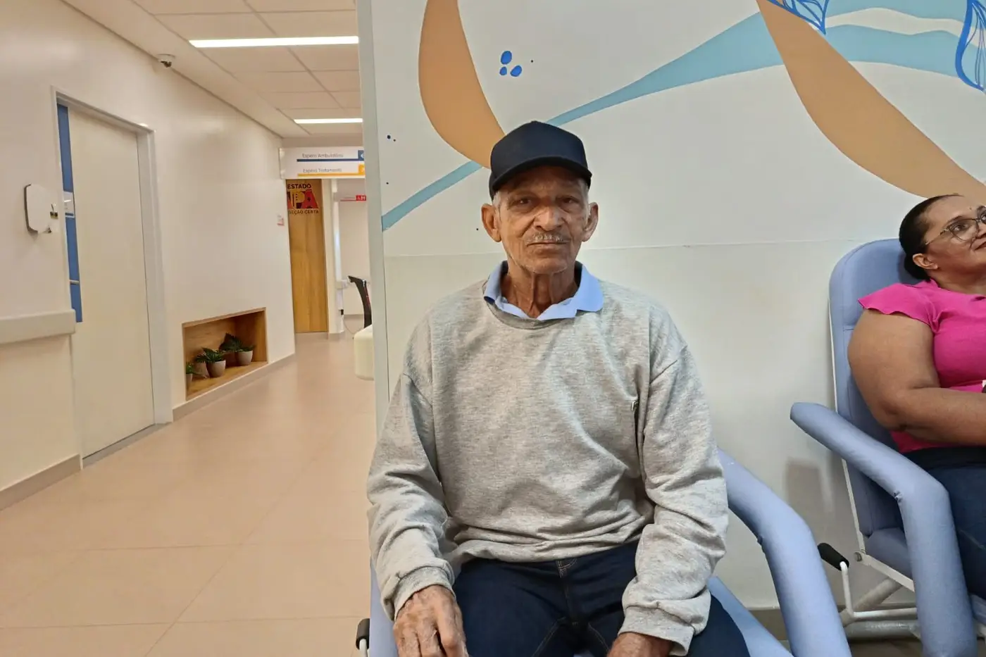 O paciente Clodóvil Queiroz retorna ao Centro de Radioterapia do Amapá para iniciar a primeira sessão de radioterapia, etapa essencial no tratamento contra o câncer
