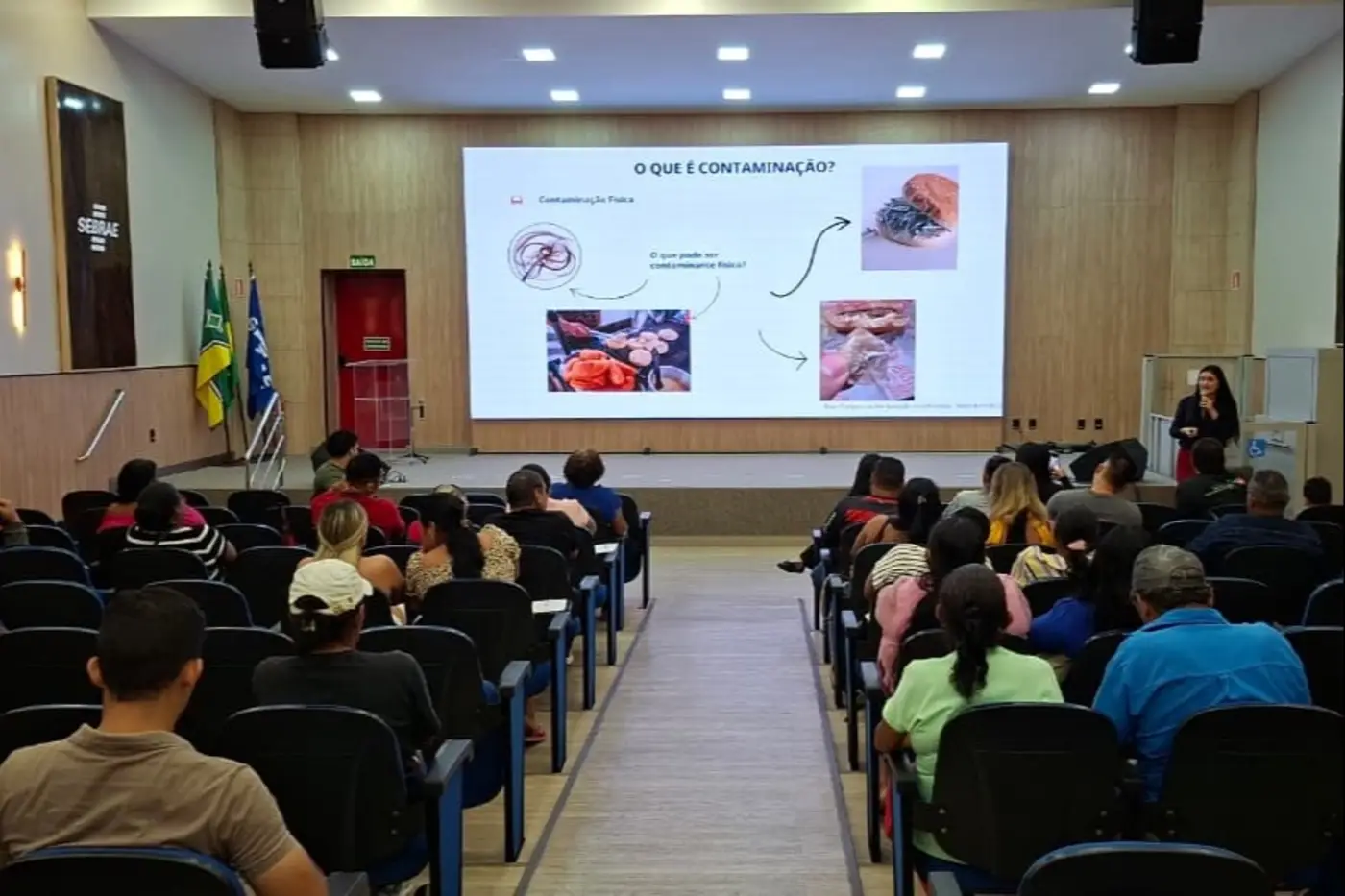 Empreendedores que atuam na venda de alimentos participam da capacitação para o Carnaval 2026