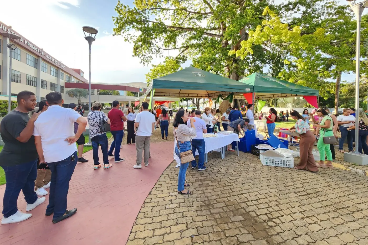 Luau idealizado pelo Caps Gentileza garantiu momentos de entretenimento e bem-estar na Praça da Samaúma, durante a programação do Janeiro Branco