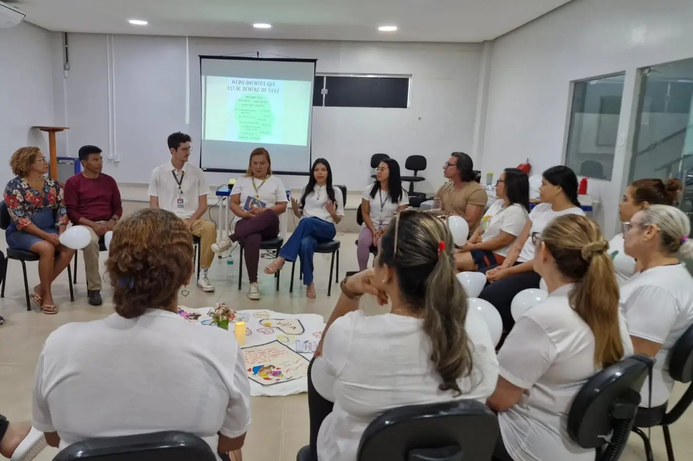 Momento de diálogo e conexão marca a roda de conversa sobre saúde mental realizada pelo CVeduc