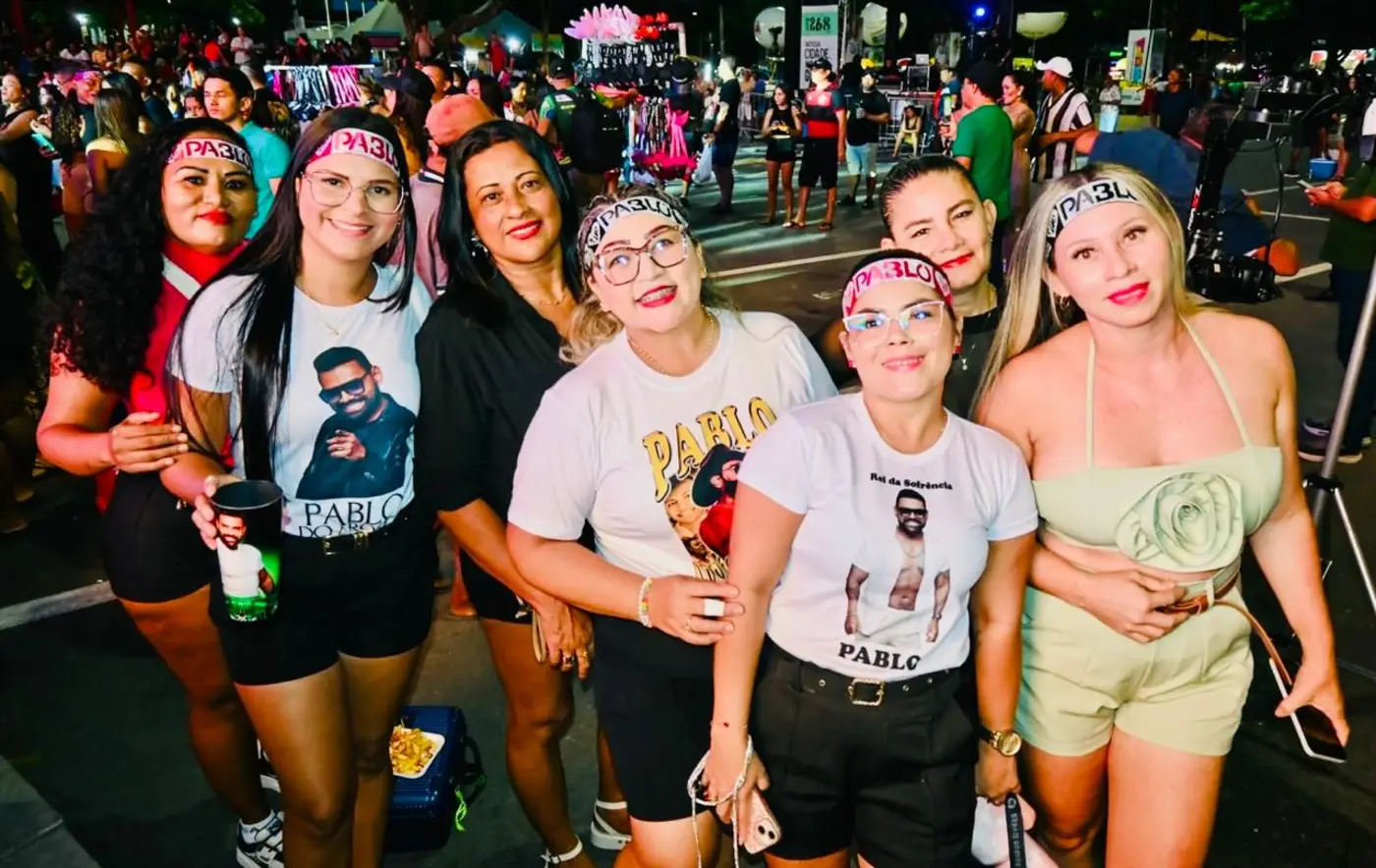 A autônoma Márcia Dolores (ao centro) acompanhou o último dia de programação acompanhada de familiares e amigas