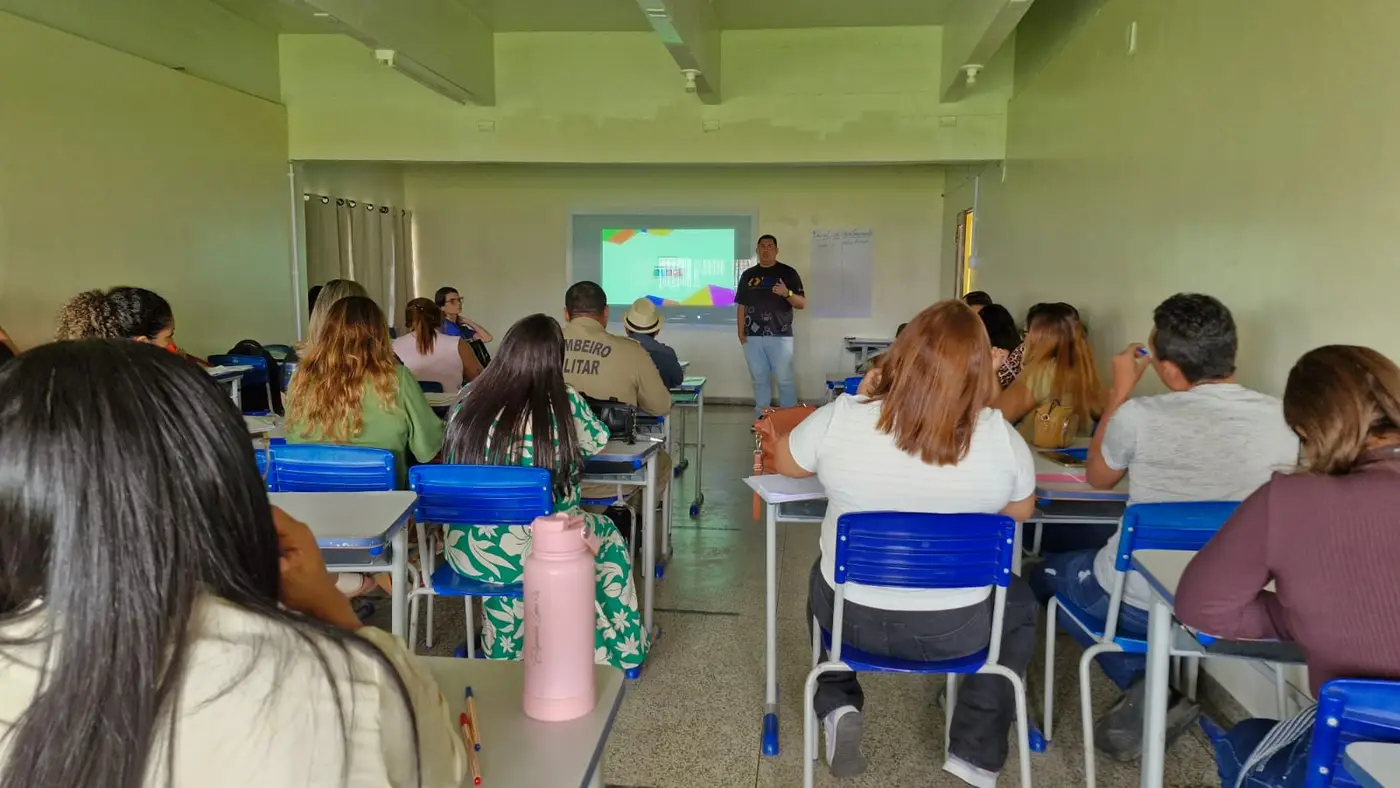 Coordenadores e gestores pedagógicos recebem orientações sobre a nova matriz curricular no Ensino Médio