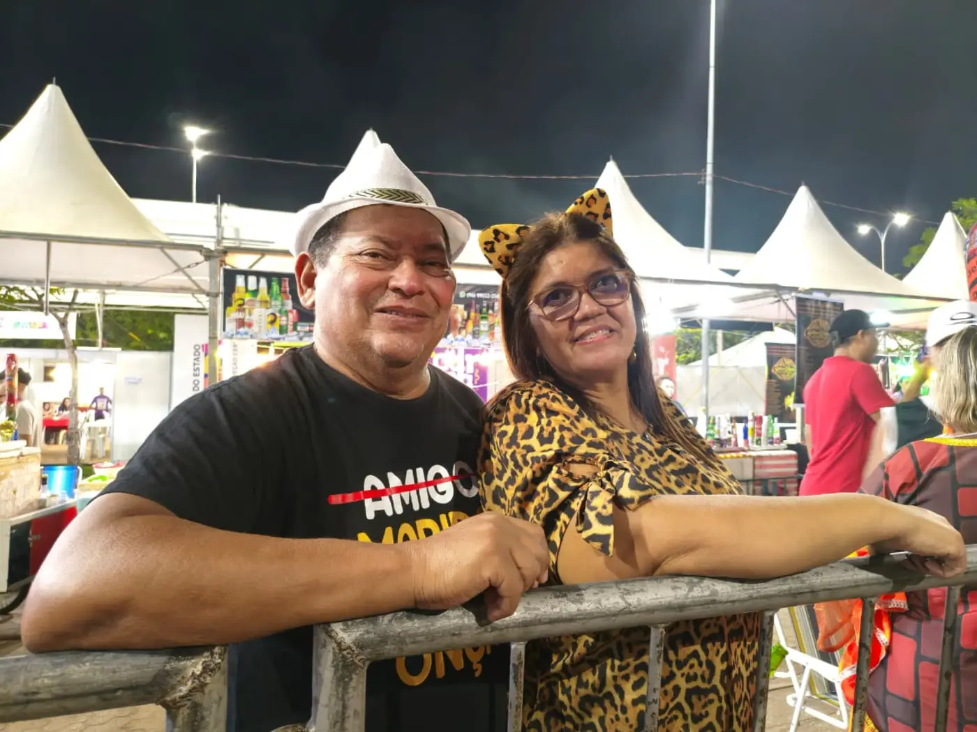 Casal Olivaldo e Glaucia Nunes, de 67 e 55 anos, aproveitaram a 1ª noite de Carnaval sem receios com a segurança
