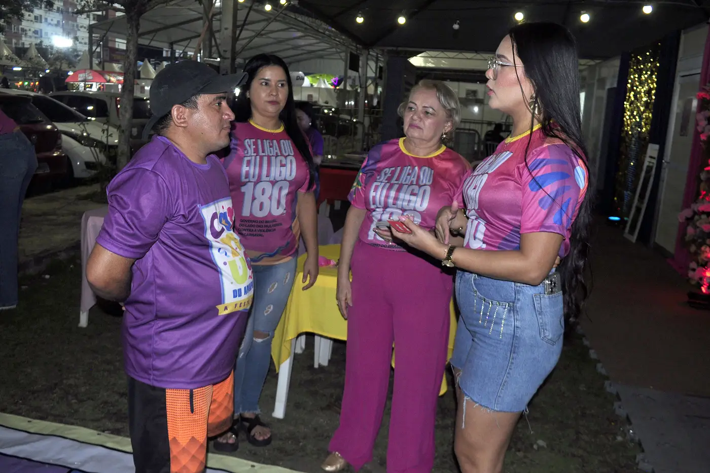 A tenda está localizada próximo a praça de alimentação do Sambódromo