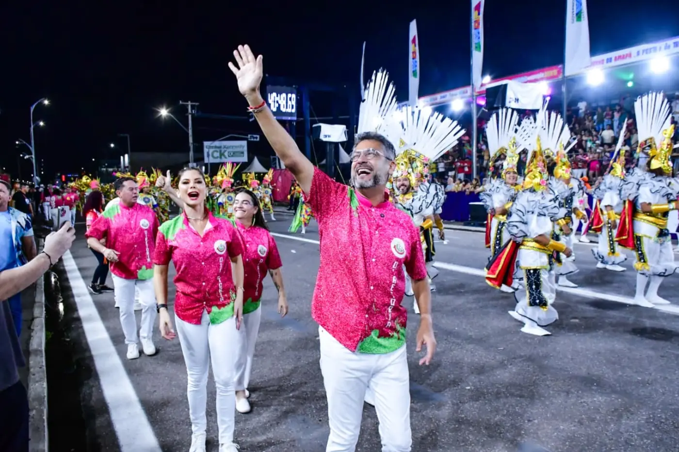 Governador Clécio celebra sucesso e constância do desfile de escolas de samba no Sambódromo