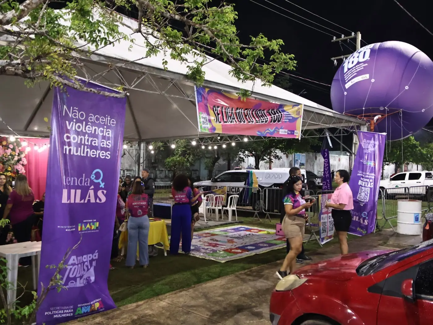 Tenda Lilás instalada na área externa do Sambódromo para atendimentos as mulheres