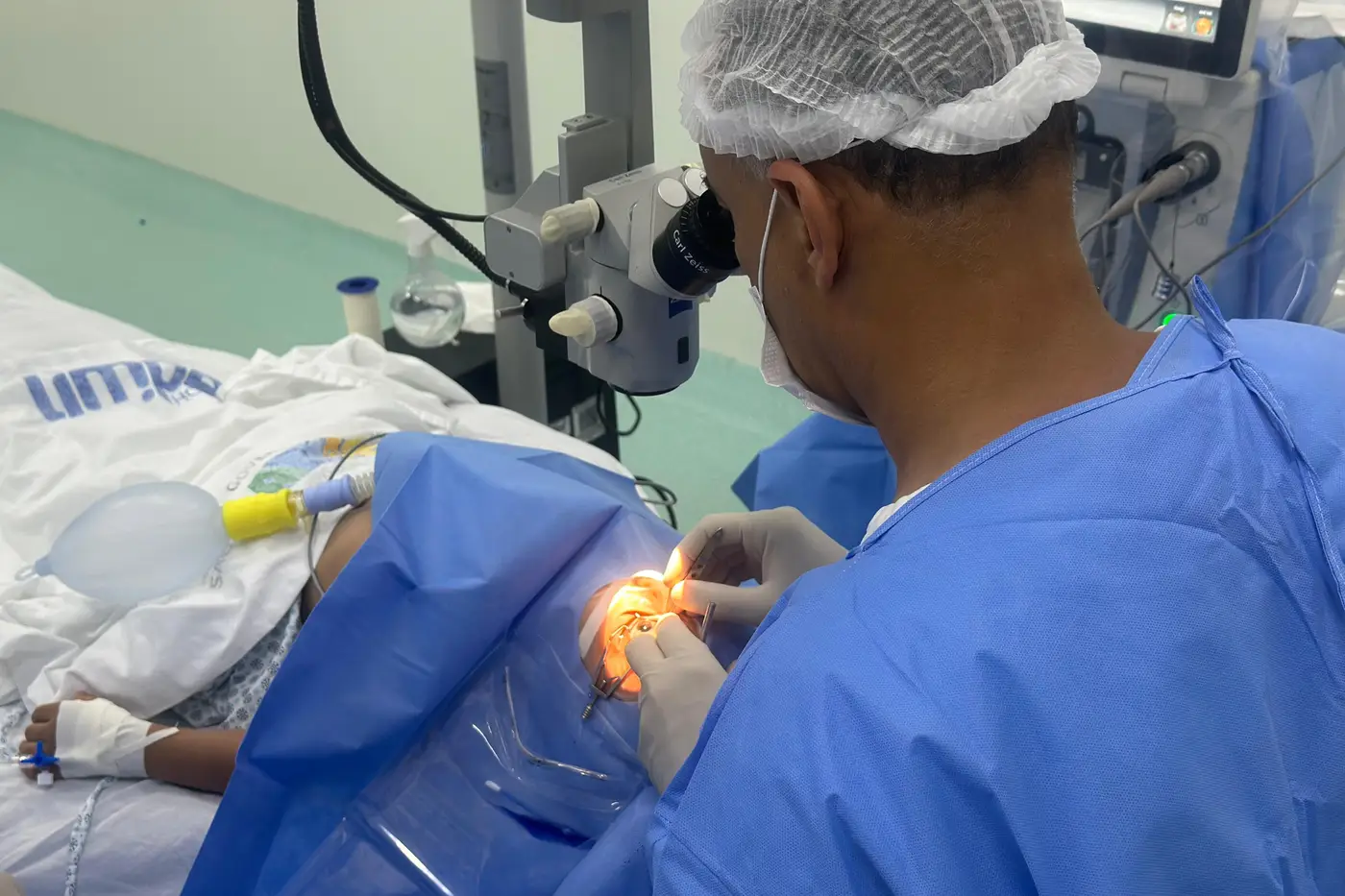 Desde 2023, pelo menos 36 crianças já passaram por procedimentos cirúrgicos de catarata congênita por meio do Mais Visão