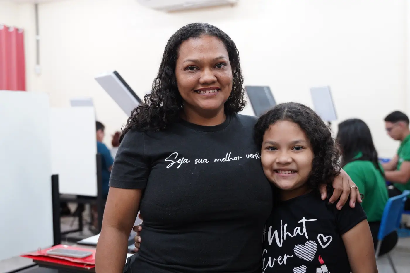 Rosilene Santos e a filha, Karina, atendidas na ação do sábado, 28