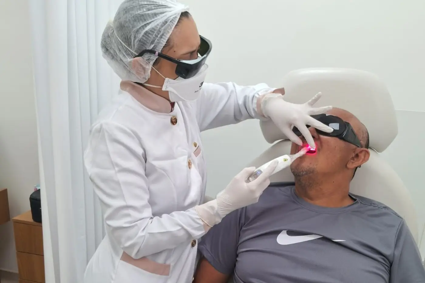 Laserterapia após a sessão de radioterapia de cabeça e pescoço