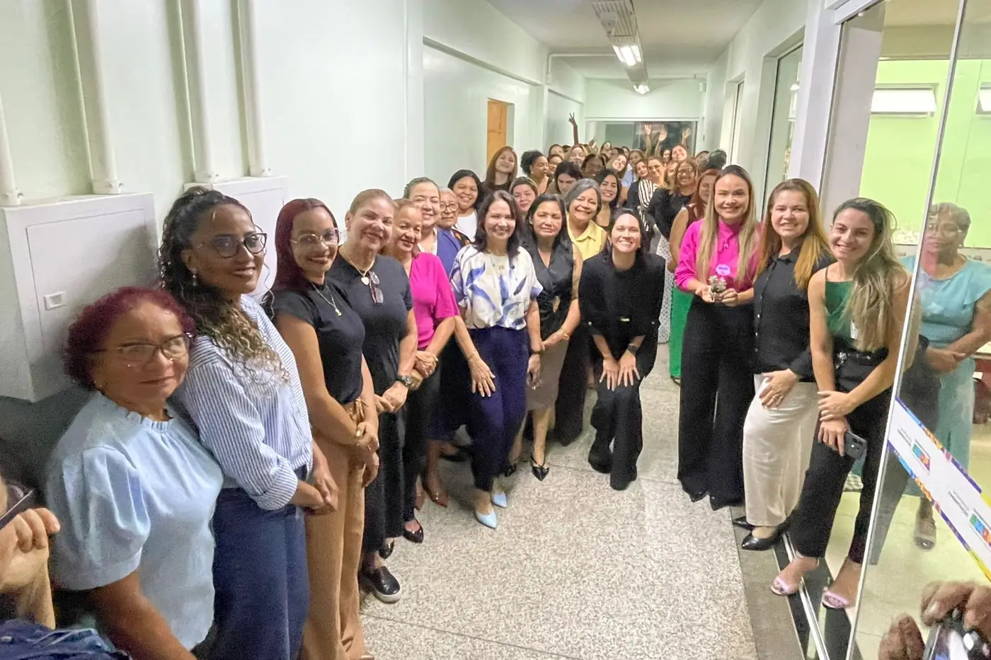 Servidoras da Secretaria de Administração participam do café da manhã que marcou a abertura da programação especial em homenagem ao Dia Internacional da Mulher