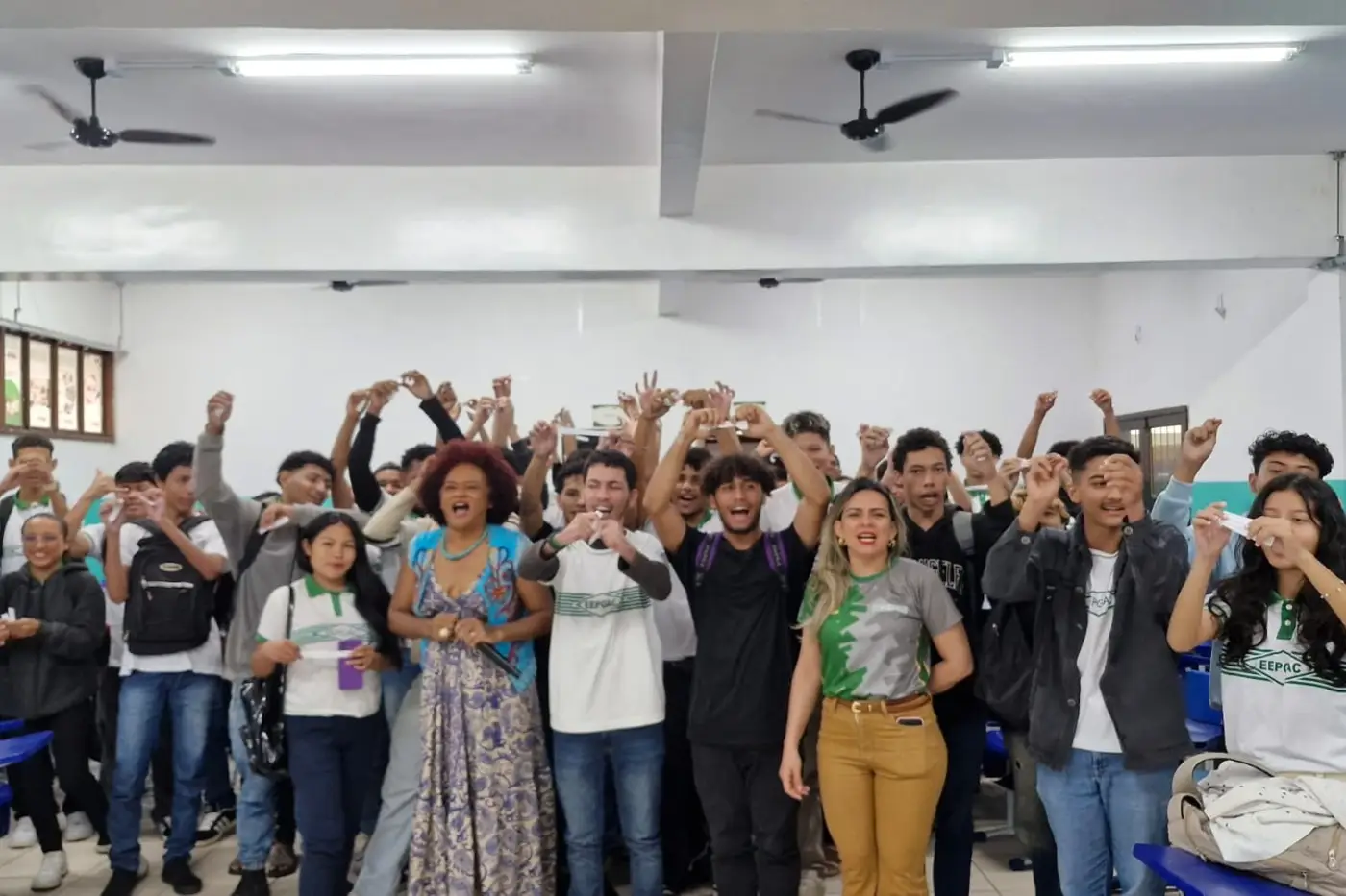 Ação do Governo do Amapá, em parceria com o movimento 8M, levou palestras e dinâmicas de conscientização sobre igualdade de gênero a estudantes da Escola Estadual Gabriel de Almeida Café, em Macapá