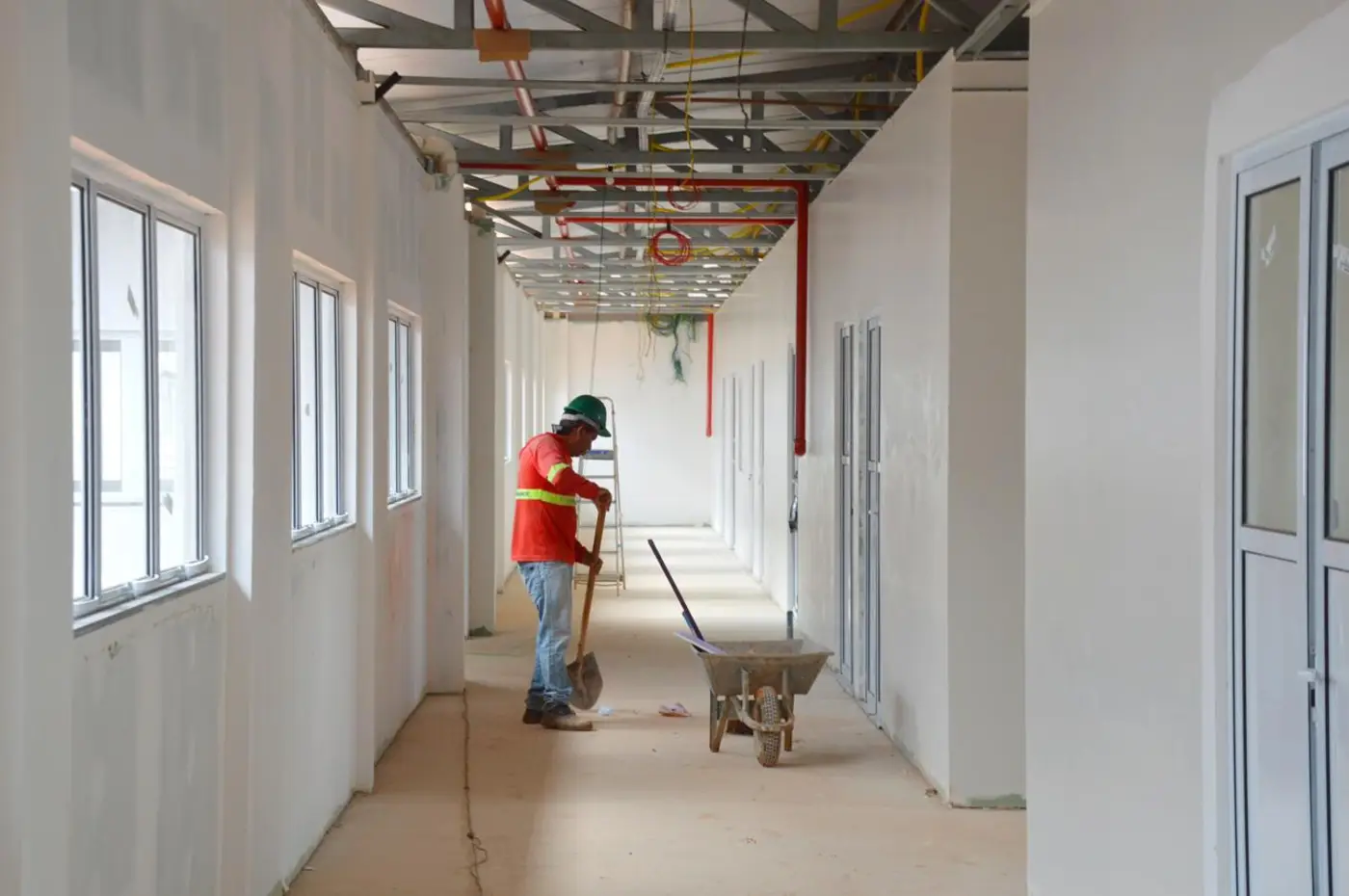 A obra também movimenta a economia local com a geração de até 50 postos de trabalho diretos e indiretos