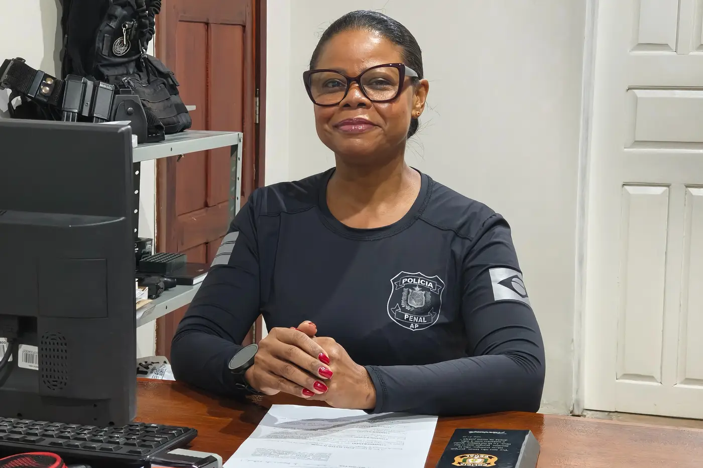 Aos 52 anos, a policial penal Francineuda Abílio da Paixão atua na direção da Penitenciária Feminina do Iapen