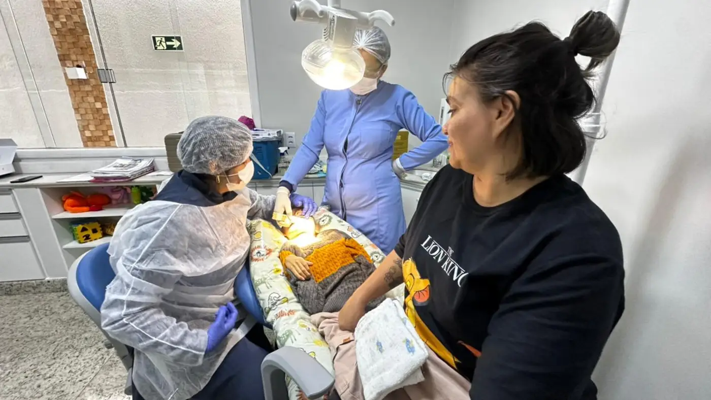 Pais e responsáveis acompanham de perto os atendimentos e destacam a importância de um ambiente preparado para receber crianças com necessidades especiais
