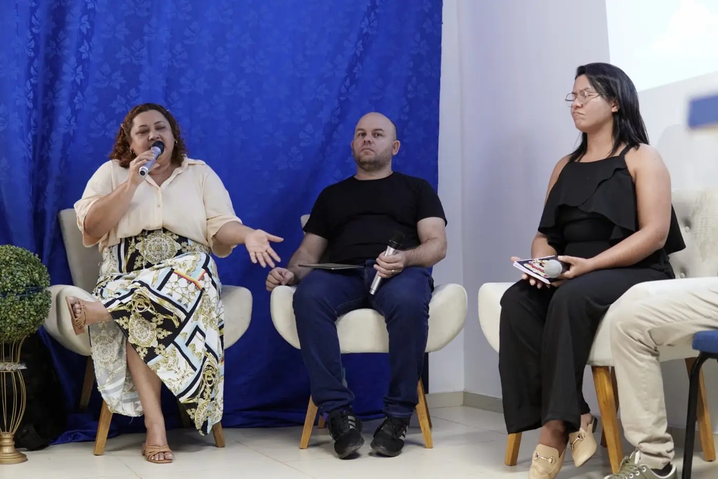 Escola Elias Trajano foi representada por uma delegação escolar, composta pelos professores Rosângela Souza (à esquerda) e Evandro Elias