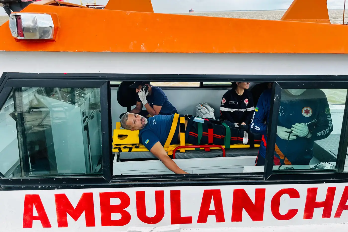 Simulação em ambulancha fez parte do treinamento de cerca de 30 profissionais da saúde para aprimorar atendimento rápido a pacientes com AVC