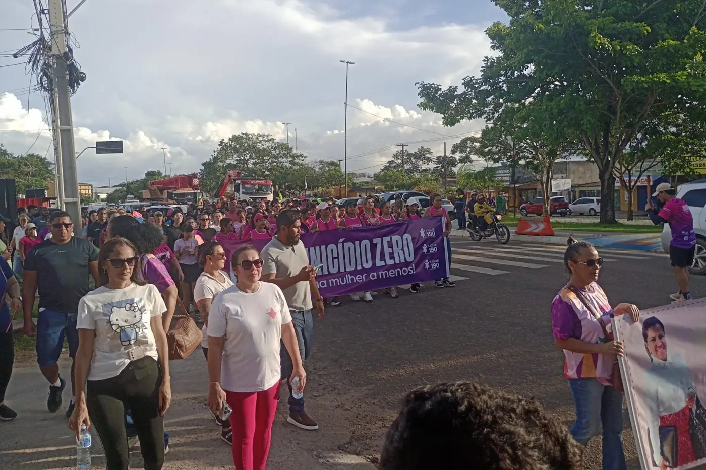 Marcha pela Vida ocupa as ruas da Zona Norte de Macapá para pedir o fim da violência contra as mulheres