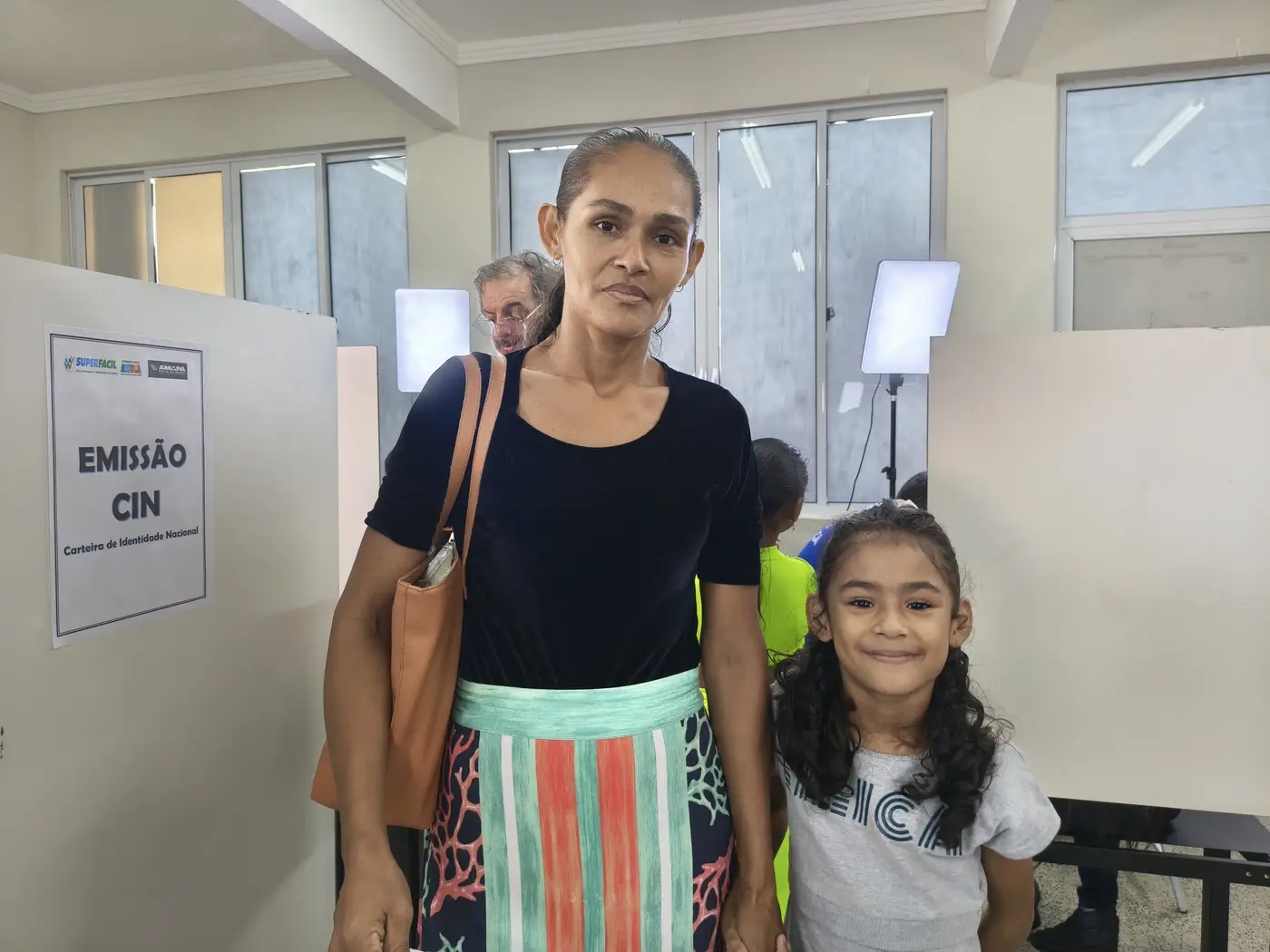 Ana Célia e a filha Ana Victória receberam durante o "Governo em Ação" no Macapaba