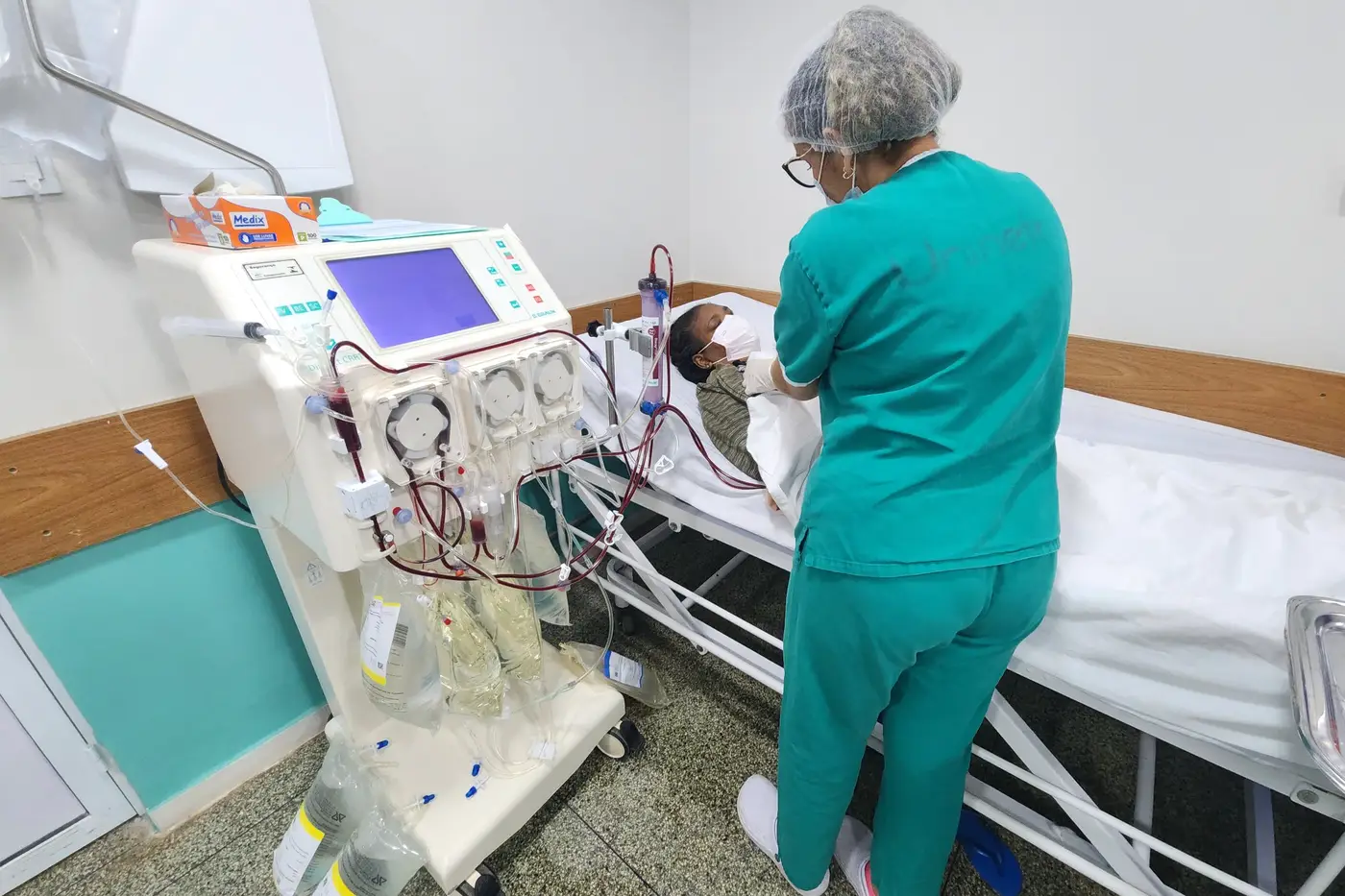 A enfermaria conta com equipe especializada para garantir atendimento integral aos pacientes que necessitam do serviço no HE