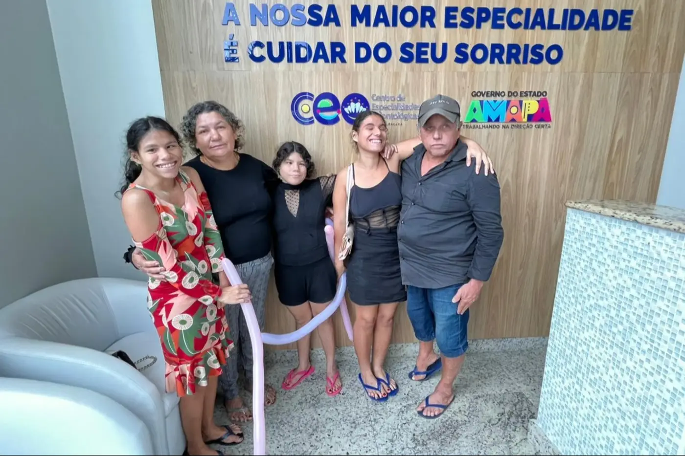 Ametista de Moura e Francisco Clécio com as filhas Jhenny Clécia, Amanda Clésia, e Jhelly Carlane
