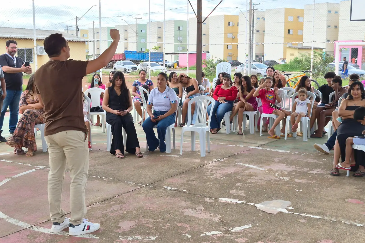 Encontro com os jovens aconteceu no residencial Miracema, onde os participantes tiveram acesso a serviços sociais, atividades culturais e de lazer