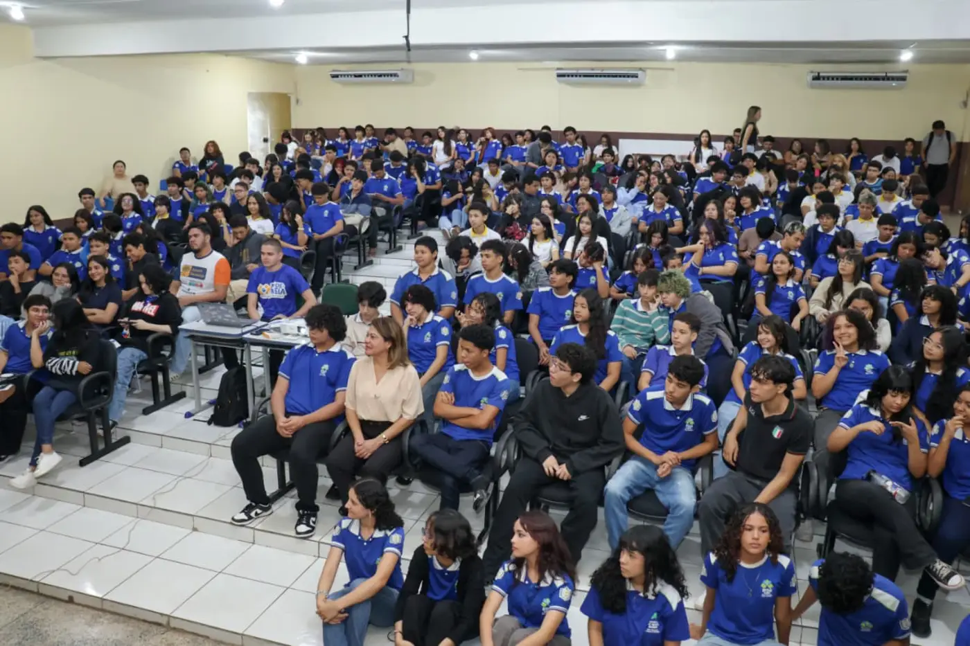 Programação iniciou pela Escola Tiradentes, em Macapá, nesta segunda-feira