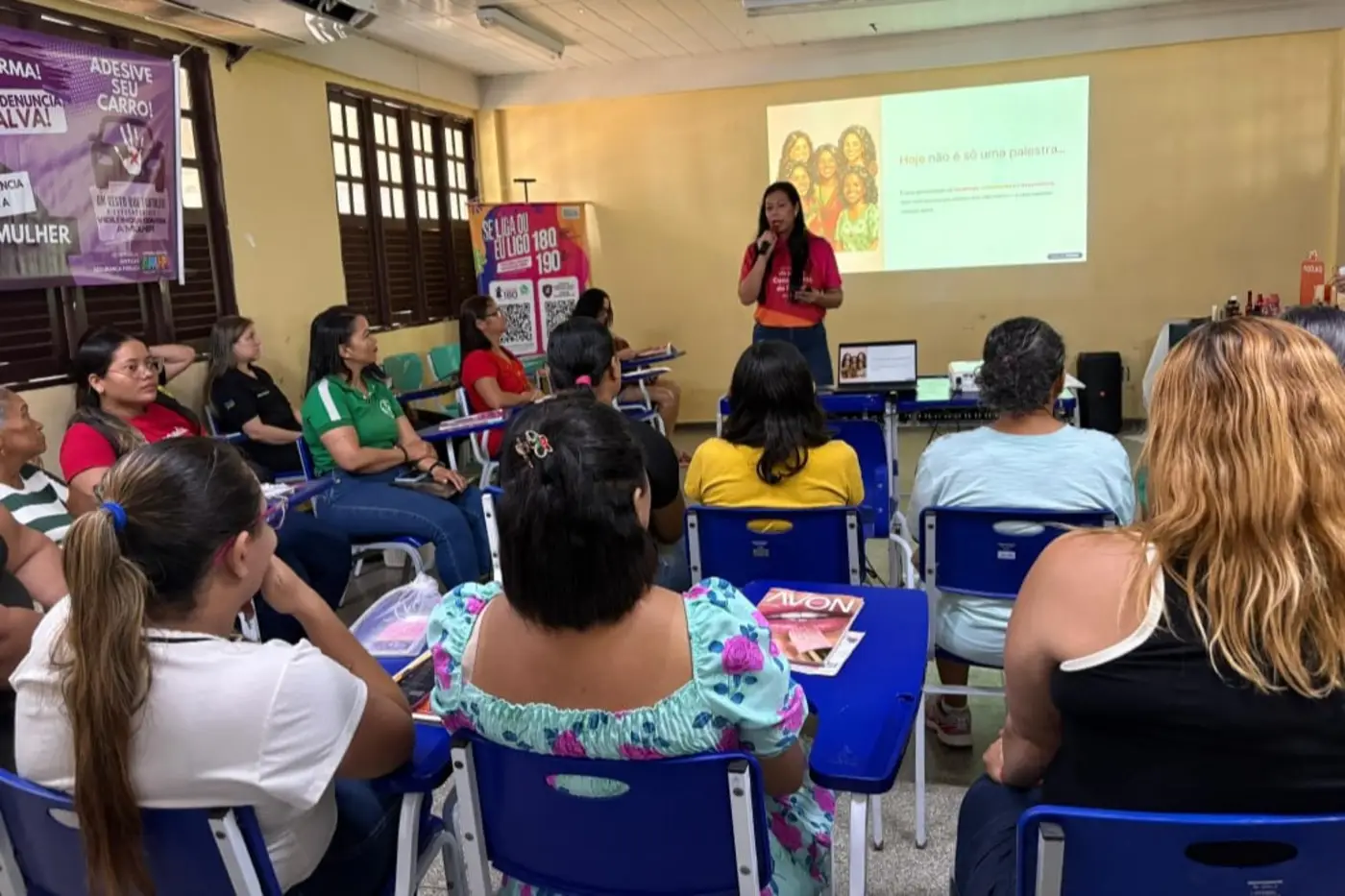 Durante a ação, mulheres também receberam orientações sobre os mecanismos de denúncia, proteção e prevenção à violência doméstica