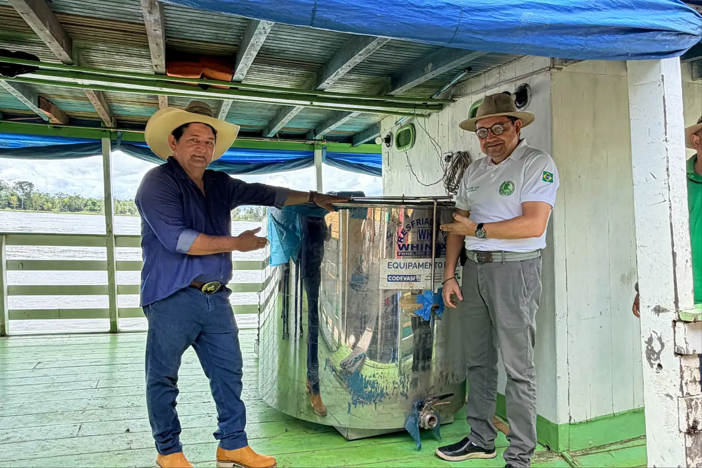 Governo do Amapá entrega nova resfriadora de leite a pecuarista e amplia acesso à tecnologia para melhorar a produção