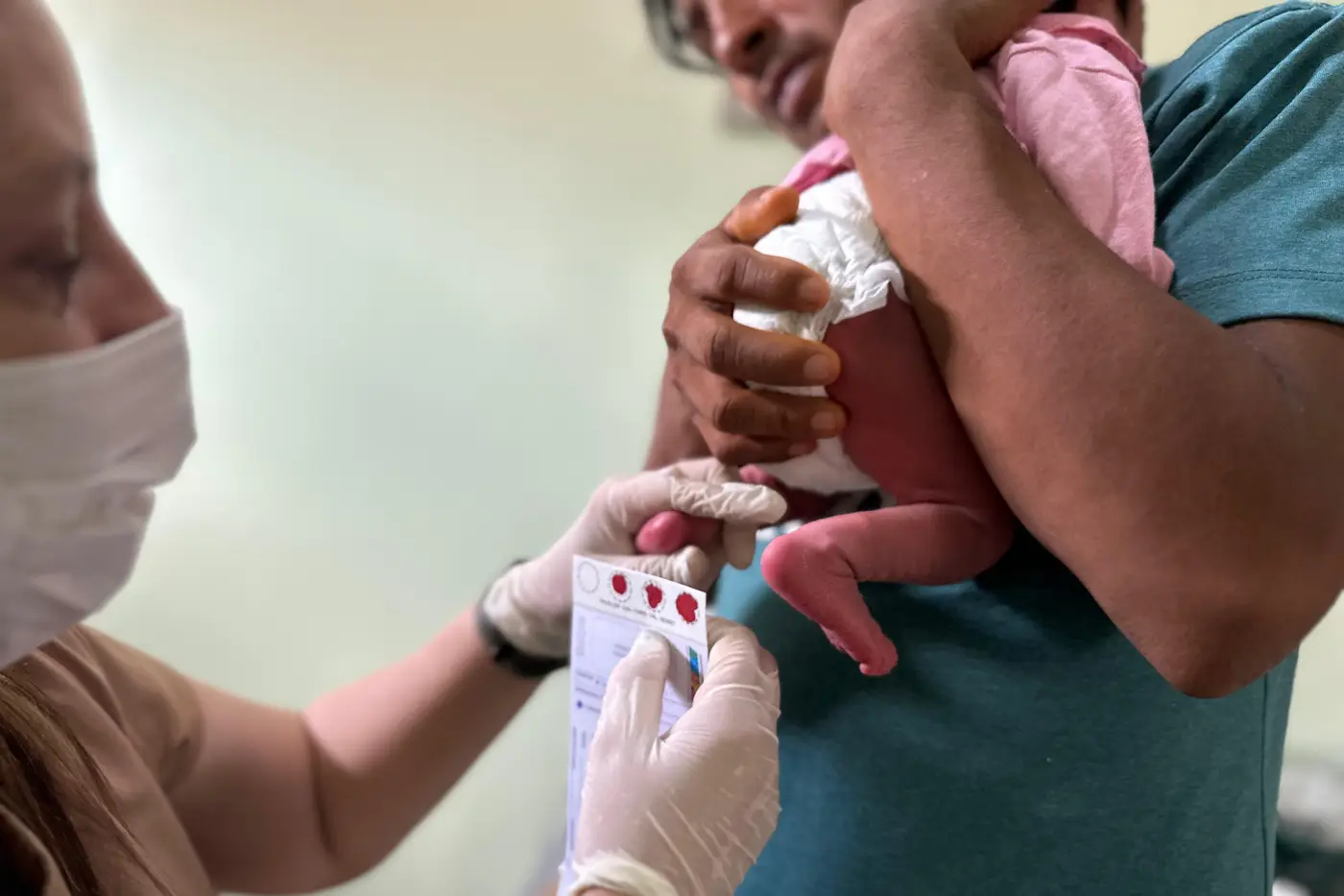 A programação também contempla ações de saúde neonatal, como o teste do pezinho em recém-nascidos indígenas