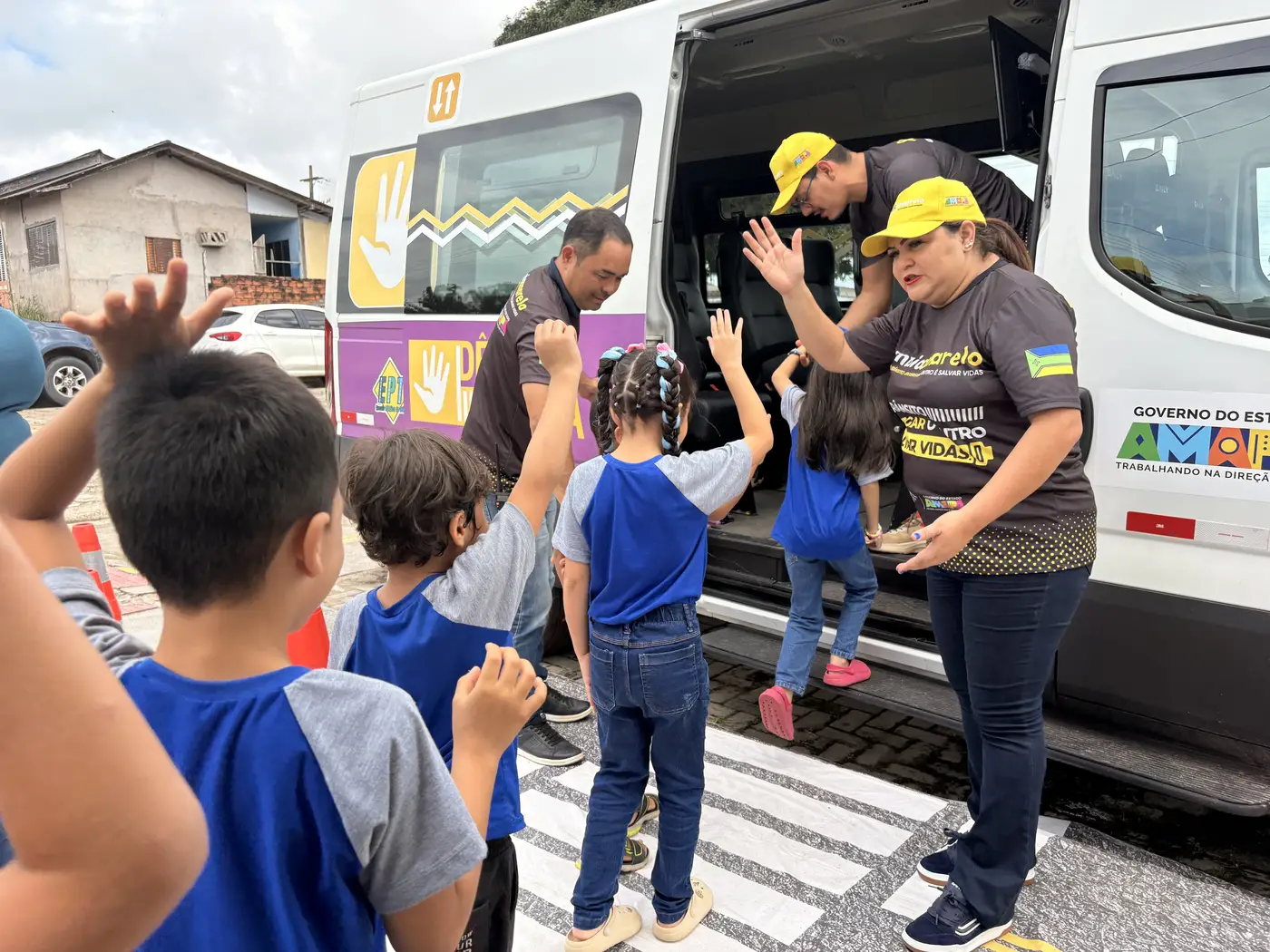 ‘Cineminha na Van’ une diversão com conscientização durante campanha Maio Amarelo