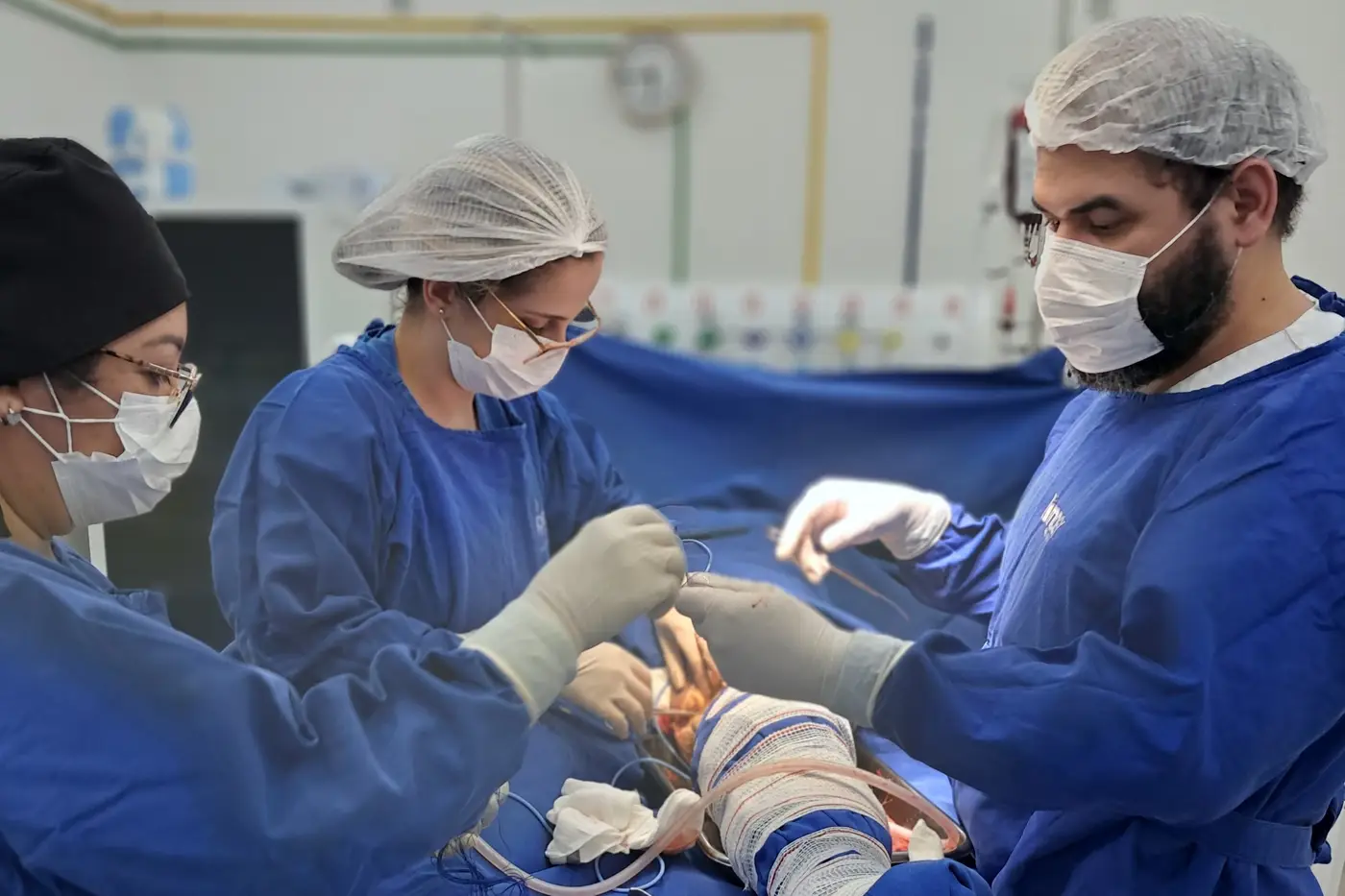 O reforço no fluxo cirúrgico e a atuação contínua da equipe especializada têm permitido manter a assistência vascular regular no HE