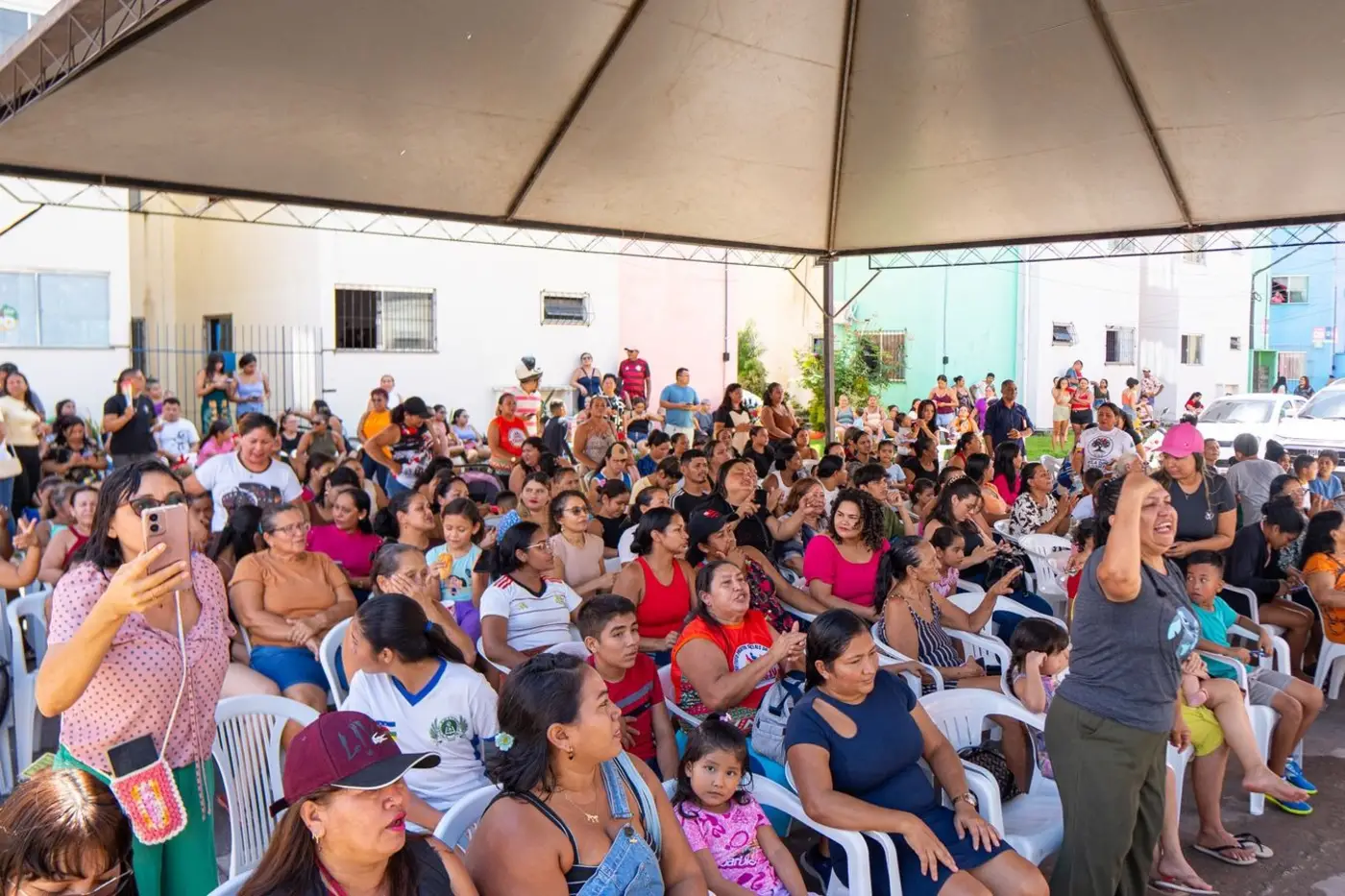 Moradores participam de semana especial de atividades com ações de saúde, regularização e lazer