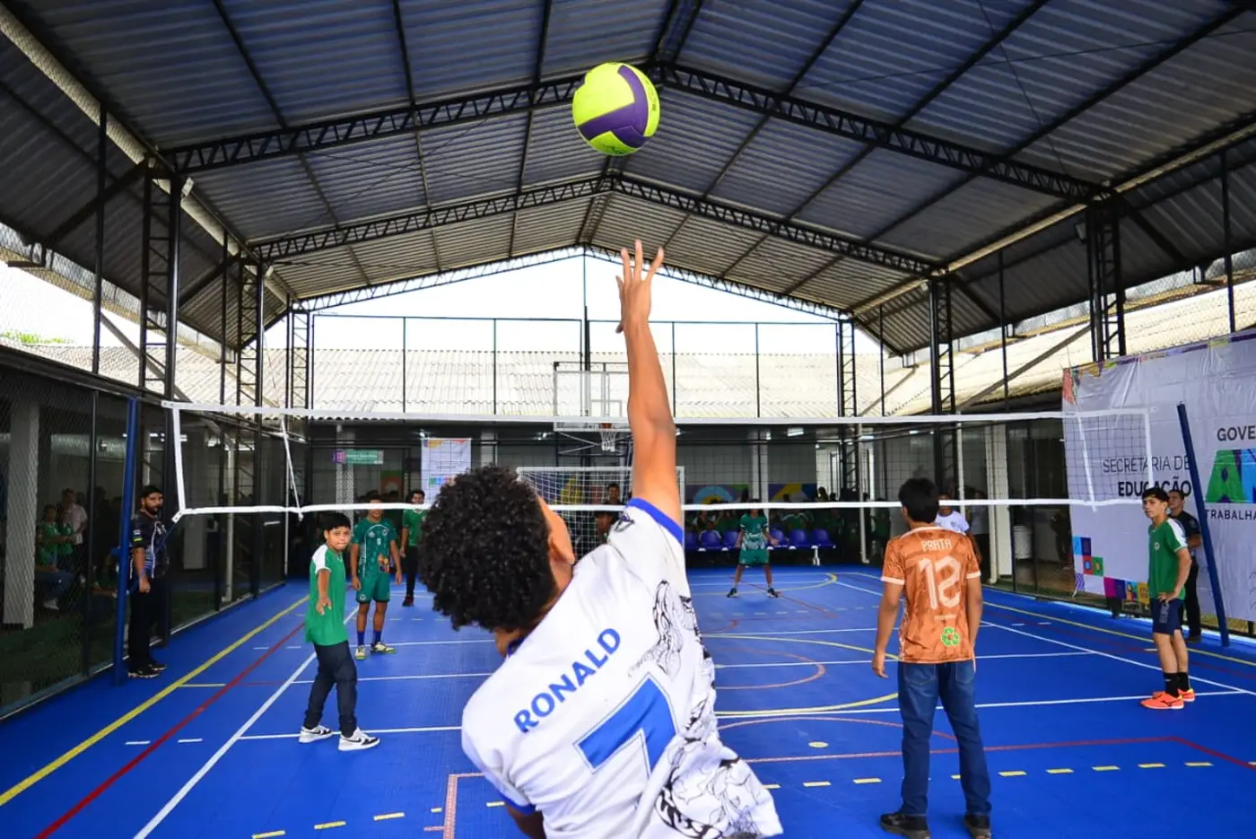 Com ambientes revitalizados e identidade visual moderna, a unidade escolar passa a oferecer mais conforto e acolhimento para estudantes, professores e toda a comunidade escolar