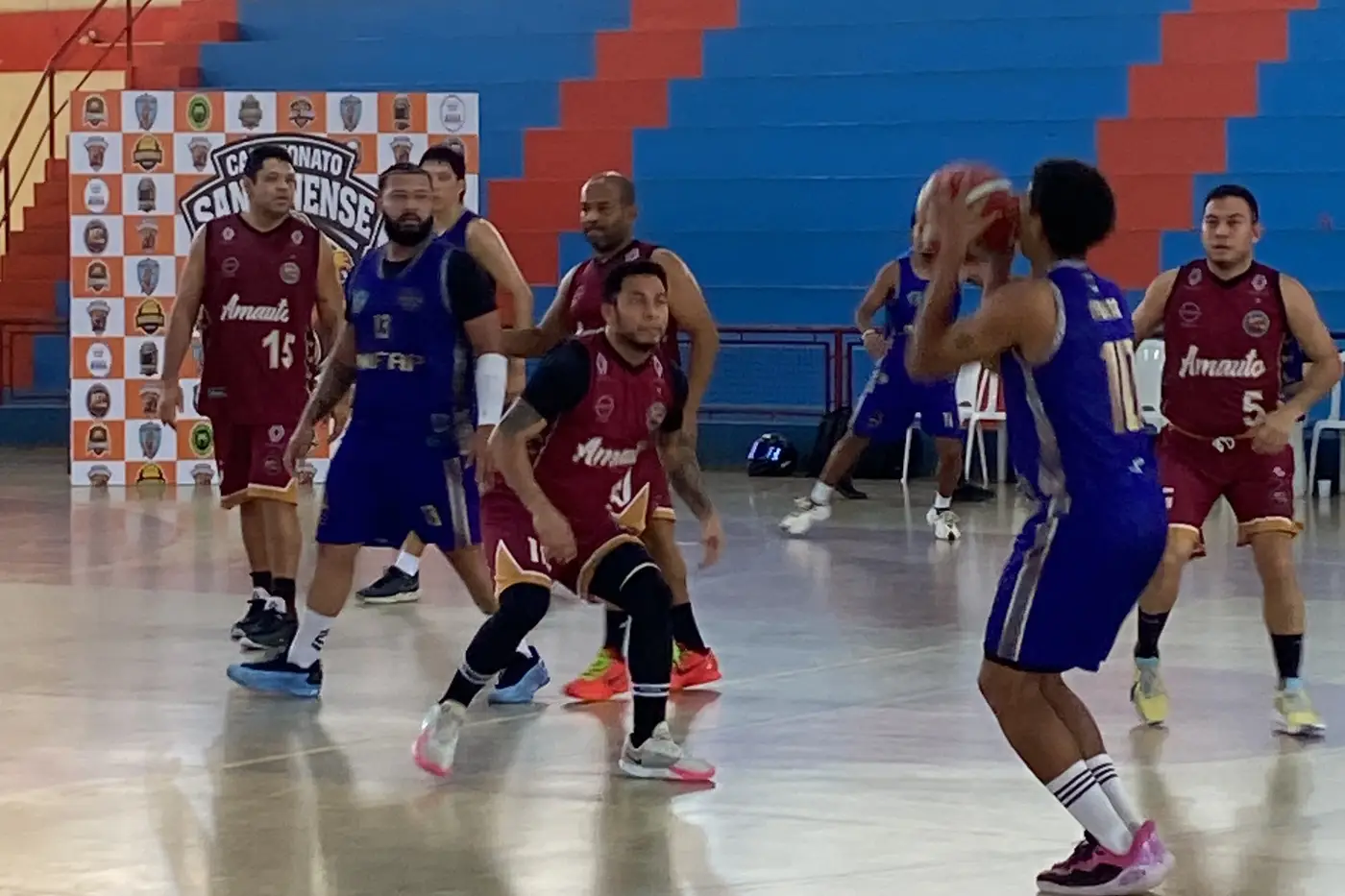 Partidas da Liga de Basquete Santanense movimentam a quadra e reúnem atletas e torcedores na reta final da temporada 2026.