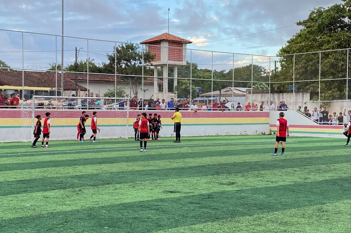 Partidas movimentaram a Arena Lado da Vaca durante a Copinha Amapaense, reunindo jovens atletas e fortalecendo o futebol de base no estado.
